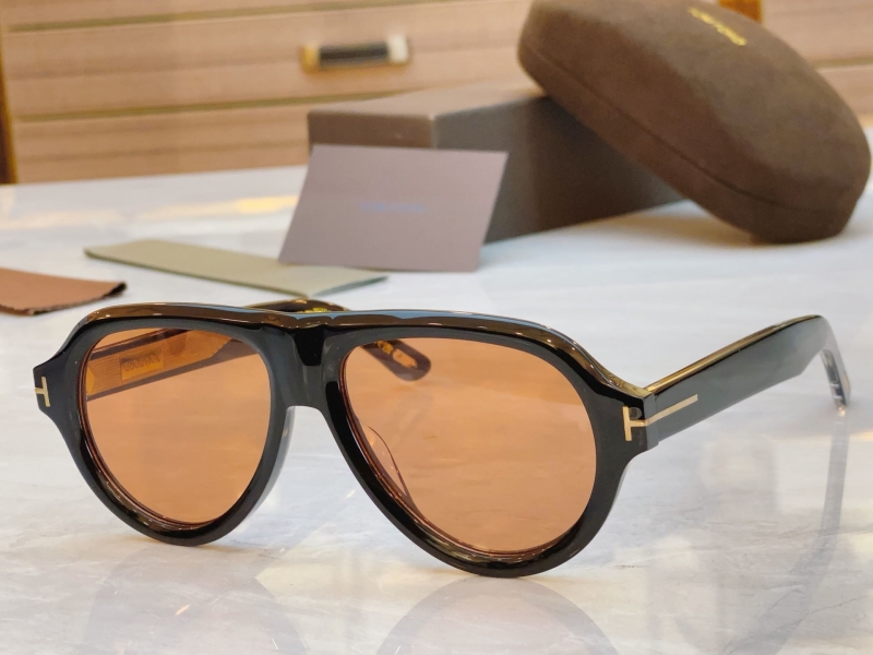 TOM FORD
